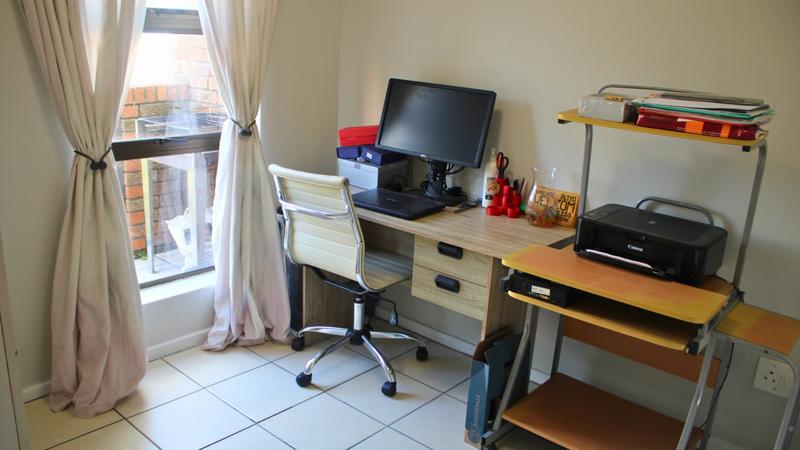 To Let 2 Bedroom Property for Rent in Sonstraal Heights Western Cape